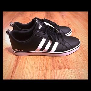 Men’s Adidas Size 11.5